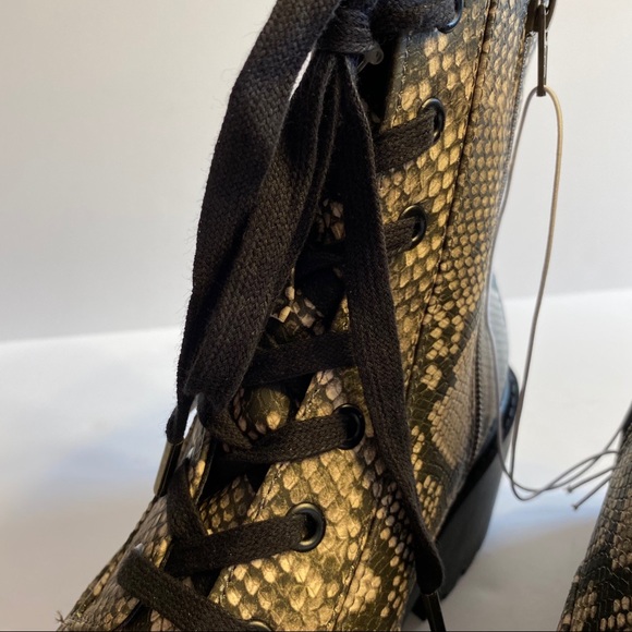 NWT Snakeskin Combat Boots Lace Zipper Chunky Heel - Picture 3 of 9
